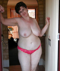 Chubby MILFs sunbathing naked,... Pic #1